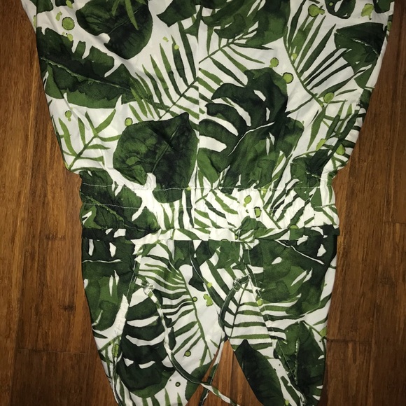 Fashion NOVA Tropical Romper, Size M - Picture 5 of 8